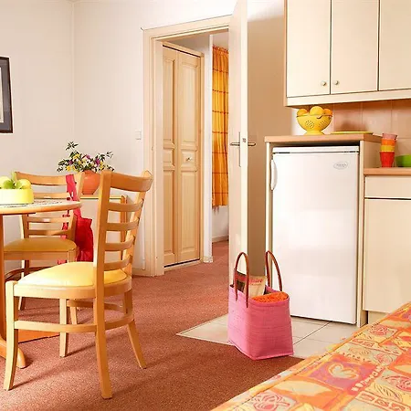 Pierre & Les Citronniers 3* מנטון