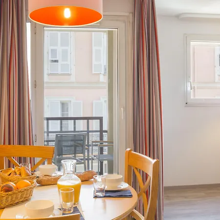 Pierre & Les Citronniers 3* מנטון